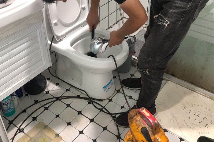 濠江马桶堵塞自己疏通还是找师傅？专业上门服务让你省时更省心